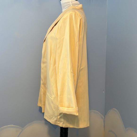 Sag Harbor Yellow light weight blazer, size 16P, $15 - Picture 3 of 6